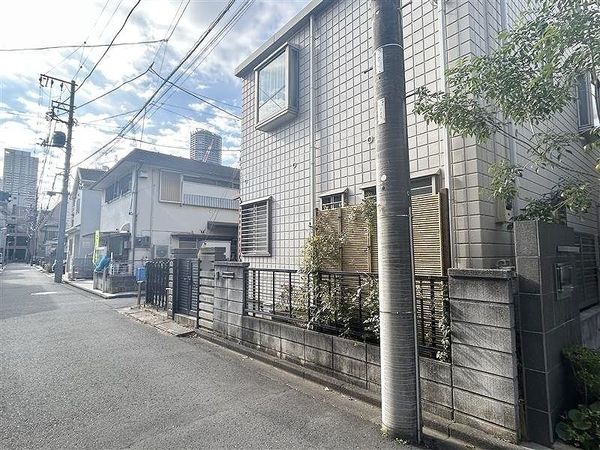 小杉一丁目古家付き土地 前面道路含む外観 小杉一丁目古家付き土地 前面道路含む外観