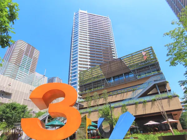 【コスギサードアヴェニューザ・レジデンス】JR南武線「武蔵小杉」駅まで徒歩2分、東急東横線「武蔵小杉」駅まで徒歩2分。都心へ乗り換えなしでアクセスでき、通勤・通学に便利です。