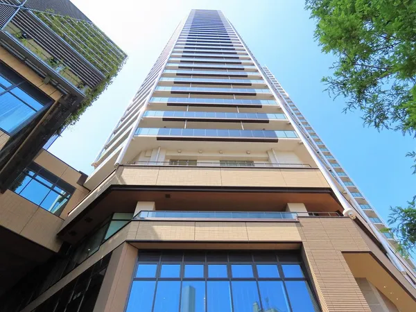 【現地外観写真】三井不動産レジデンシャル(株)、東急不動産(株)旧分譲、大成建設(株)設計・施工のマンションです。