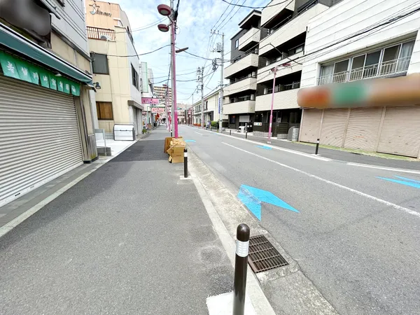 前面道路含む外観