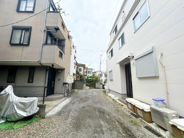 前面道路含む外観