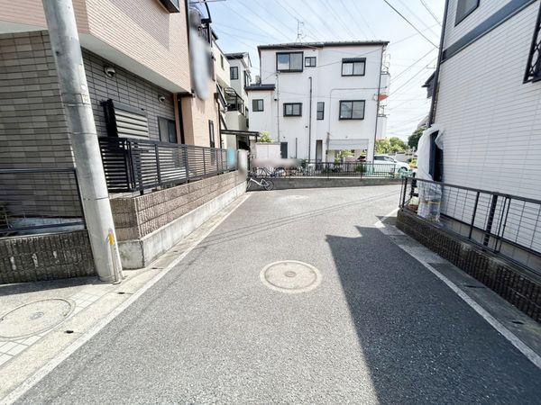 幸区柳町新築戸建 前面道路含む外観