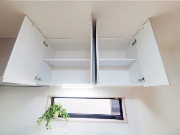 キッチン収納※写真中の植栽等は物件価格に含まれておりません。