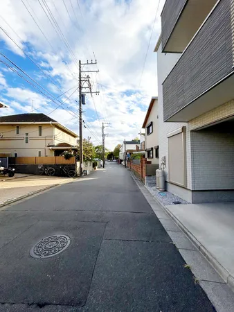 前面道路含む外観