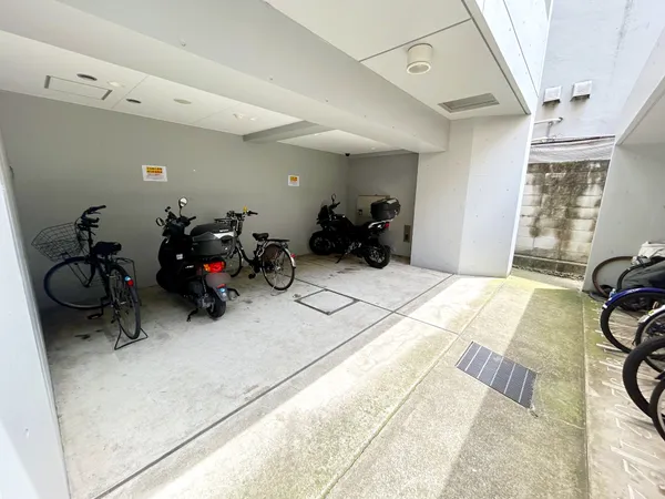 バイク置き場・駐輪場