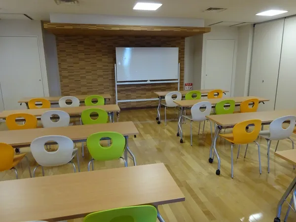 【集会室】共有部分には、集会室が備えられています。住人の方達とのコミュニケーションの場としても活用できそうです。