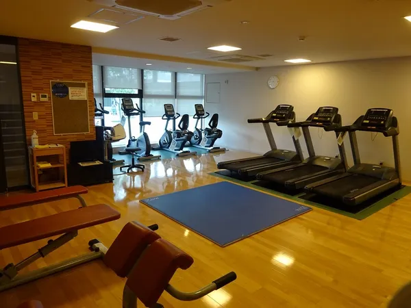 【スポーツスタジオ】共有部分に気軽に運動ができるスペースがあります。日頃の運動不足予防に繋がりそうです。