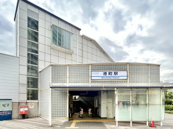 徒歩3分。エスカレーターやエレベーターがあり、ベビーカーや大きな荷物を持ってのお出かけもスムーズに行えます。