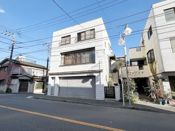 前面道路含む外観