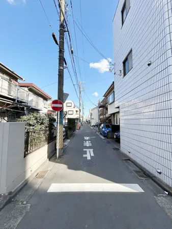 前面道路含む外観