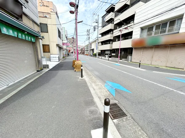 前面道路含む外観