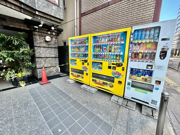 エントランス前自動販売機