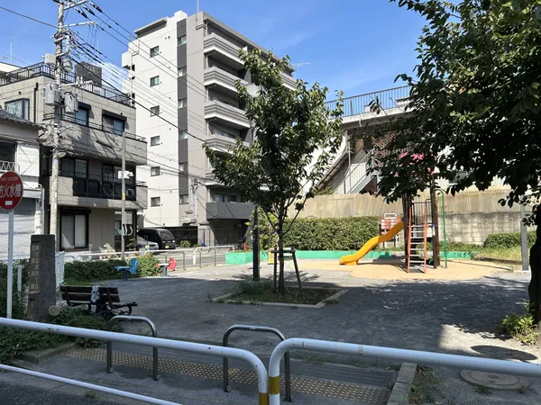 徒歩2分。