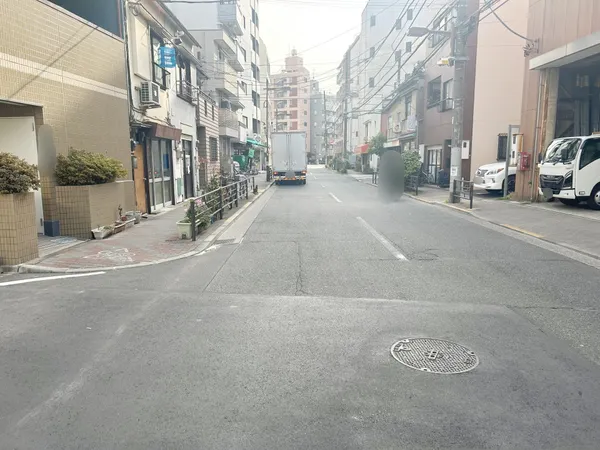 西側前面道路