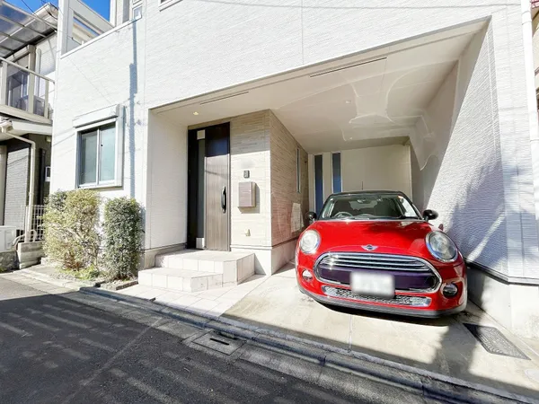 玄関・駐車場（車種による制限有）