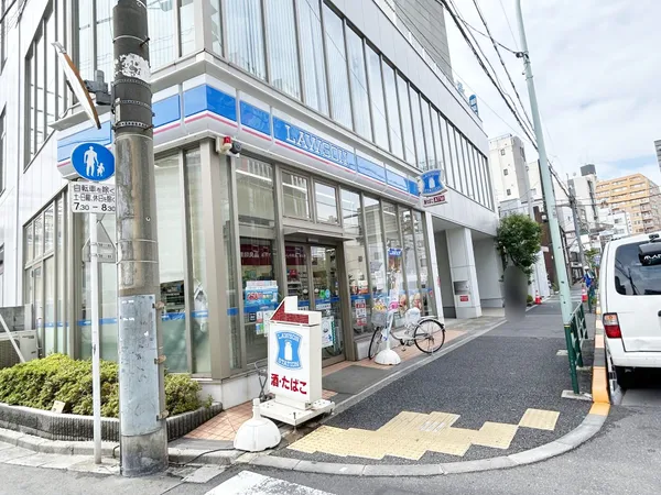 徒歩3分。
