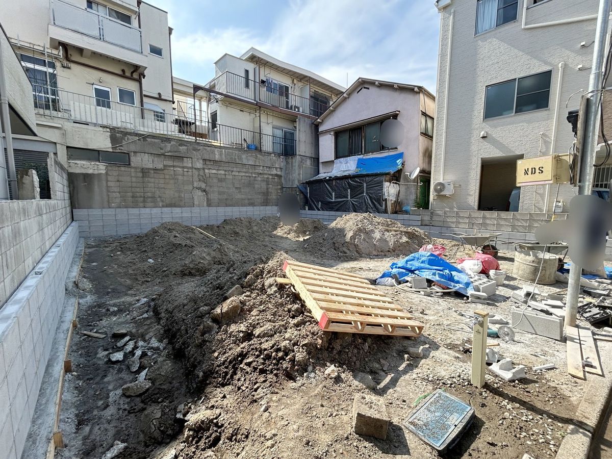 前面道路含む外観
