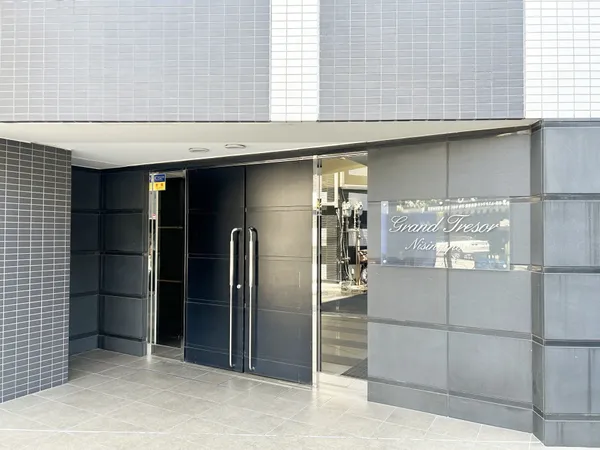マンション出入口
