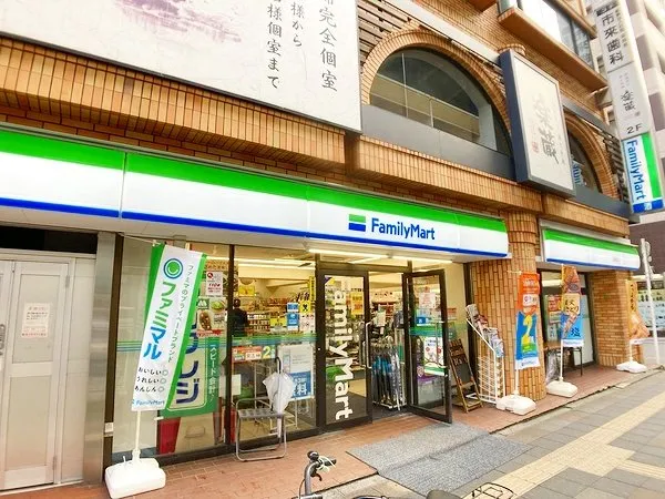 徒歩1分。