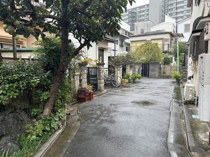 前面道路含む外観