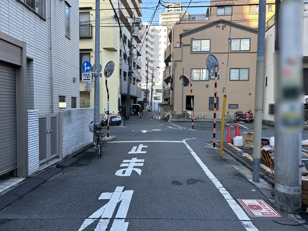 西側前面道路