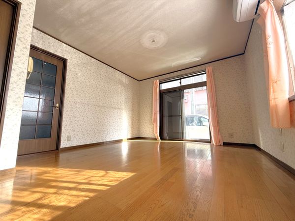 足立区一ツ家2丁目 戸建 リビング