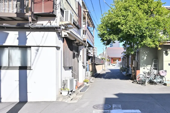 南東側前面道路