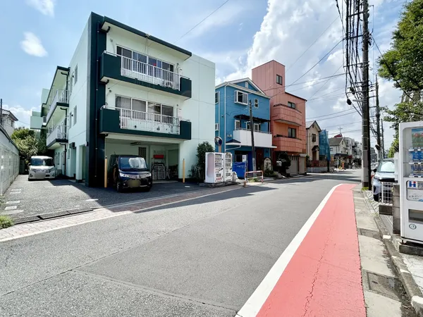 前面道路含む外観