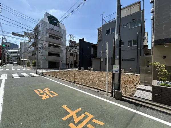 東側前面道路および現地写真