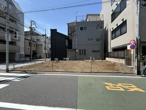 東側前面道路および現地写真