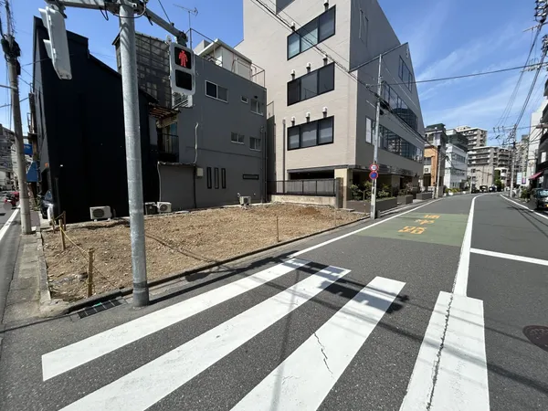 東側前面道路および現地写真