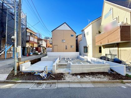 新宿区原町3丁目 新築戸建 前面道路含む外観