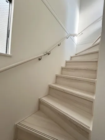 屋上への階段