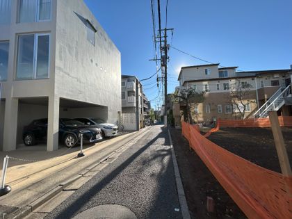 神宮前3丁目・土地 前面道路含む外観
