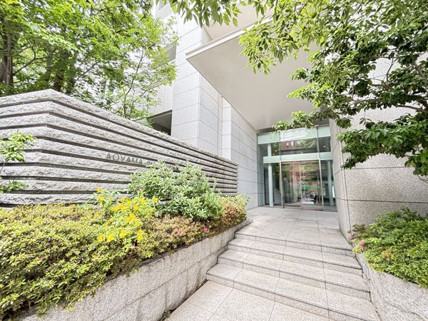 青山ザ・タワー エントランス