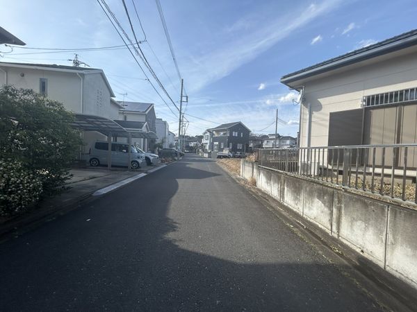 龍ケ崎市中根台1丁目 土地 B区画 前面道路含む外観