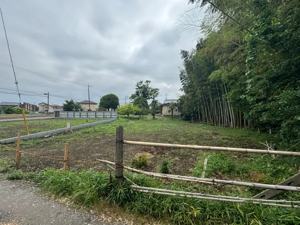 現地写真：建築条件付売地ではございません　～お好きな工務店・ハウスメーカーにて建築できます～