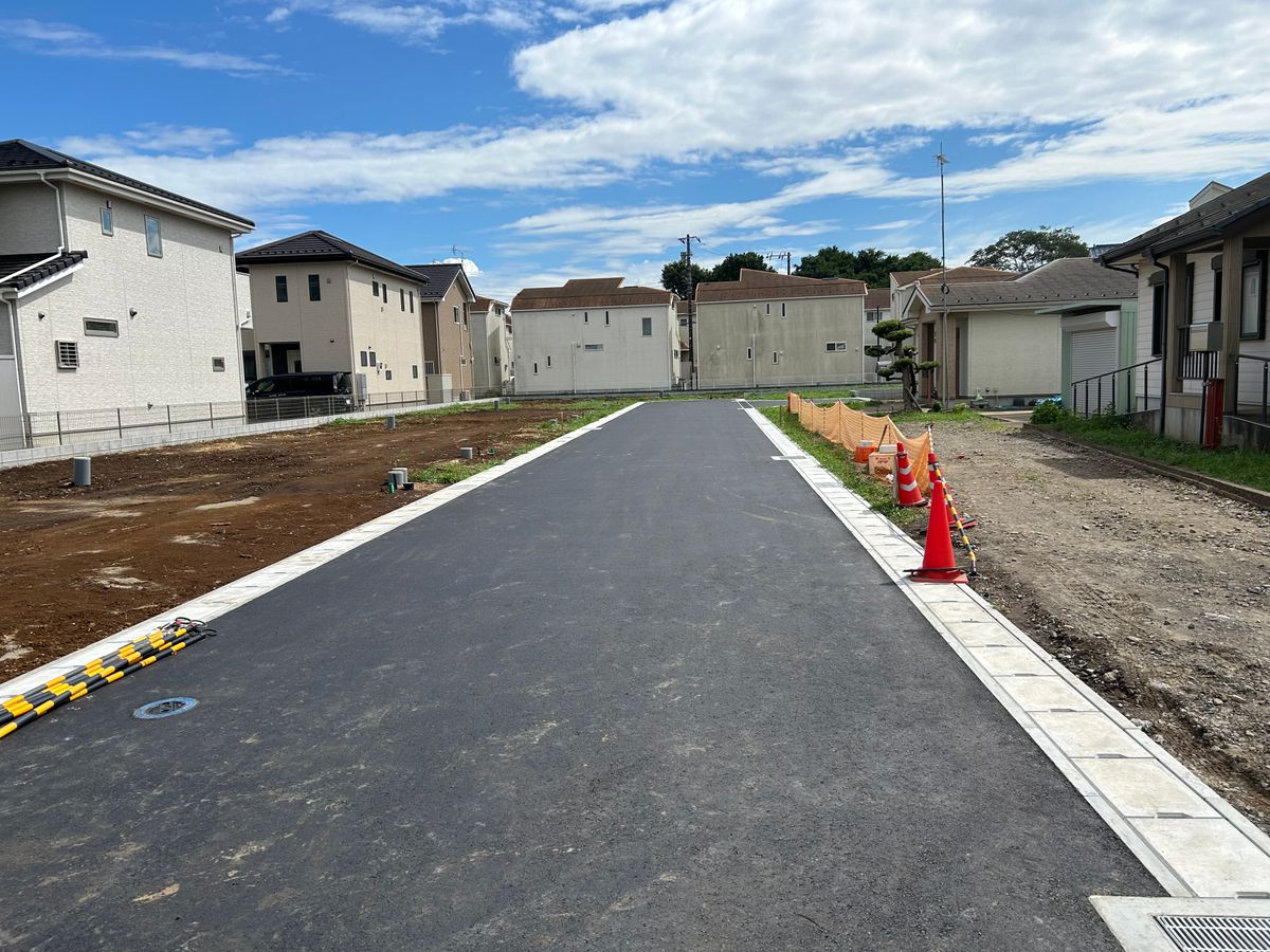 前面道路含む外観