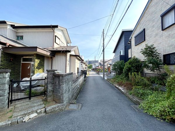前面道路含む外観
