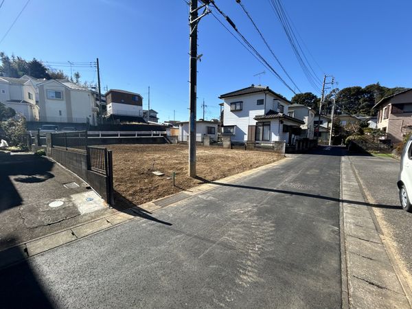前面道路含む外観