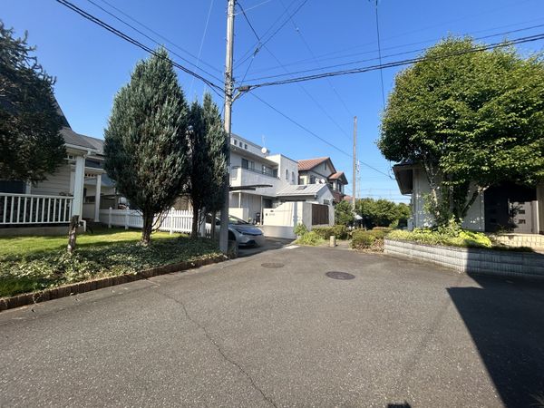 龍ケ崎市長山4丁目 戸建 前面道路含む外観 前面道路含む外観