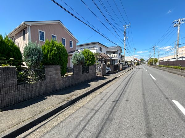 前面道路含む外観
