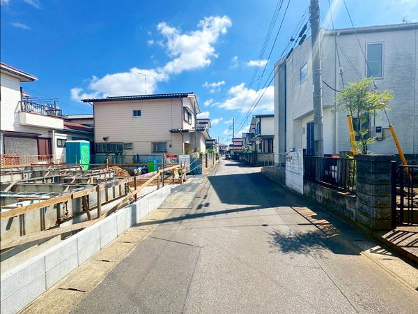 前面道路含む外観
