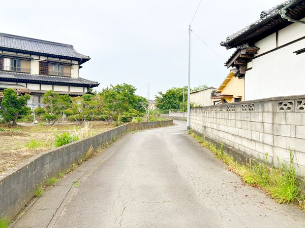 前面道路含む外観