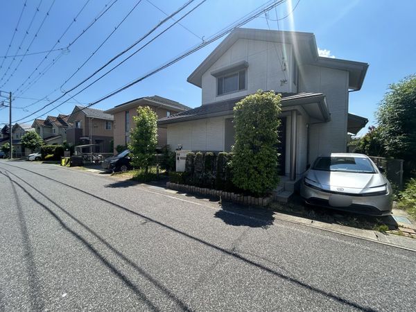 守谷市けやき台4丁目 戸建 前面道路含む外観 守谷市けやき台4丁目 戸建 前面道路含む外観