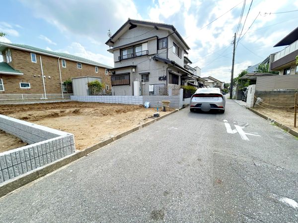 我孫子市青山台1丁目 新築戸建 2号棟 前面道路含む外観 我孫子市青山台1丁目 新築戸建 2号棟 前面道路含む外観