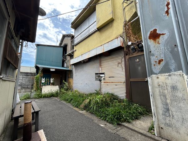 前面道路含む外観