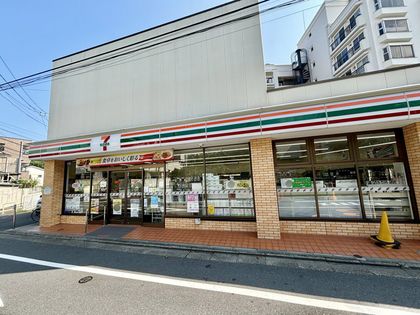 シティハウス下目黒 ファミリーマート下目黒六丁目店(約190m) ファミリーマート下目黒六丁目店(約190m)