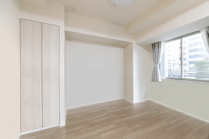 約5.1帖洋室※画像は実際の室内写真及び間取図を基に、CGにて再現した「空室リフォームイメージ」であり、実際とは多少異なります。また家具等は販売価格に含まれません※令和5年3月撮影の画像を基に作成