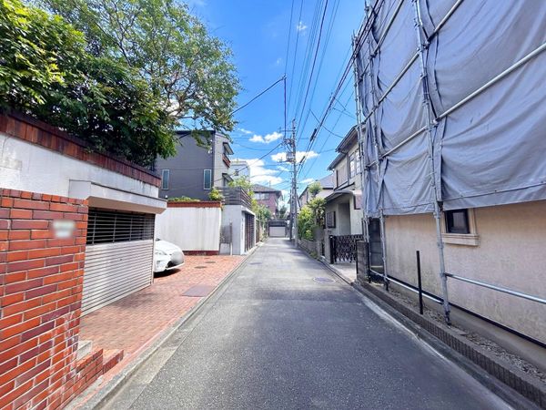 前面道路含む外観